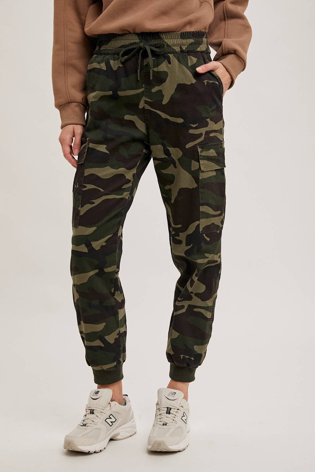 CAMO CARGO JOGGER PANTS: OLIVE COMBO