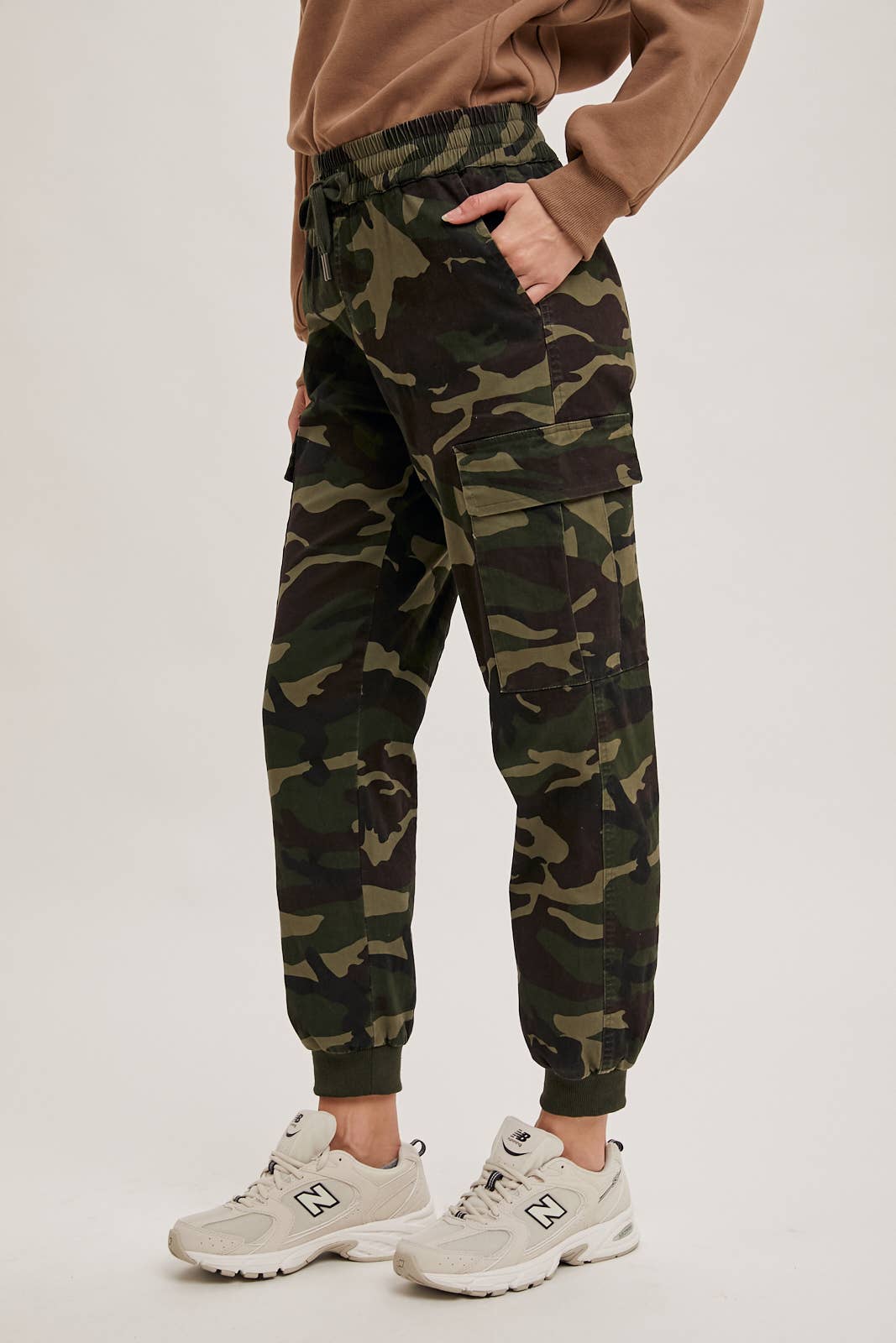 CAMO CARGO JOGGER PANTS: OLIVE COMBO