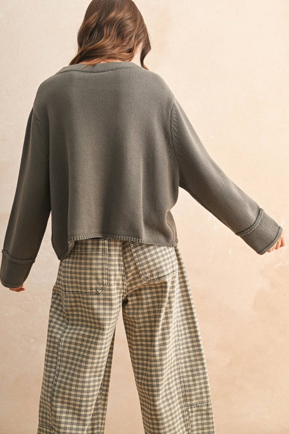 CREW NECK SWEATER: OLIVE