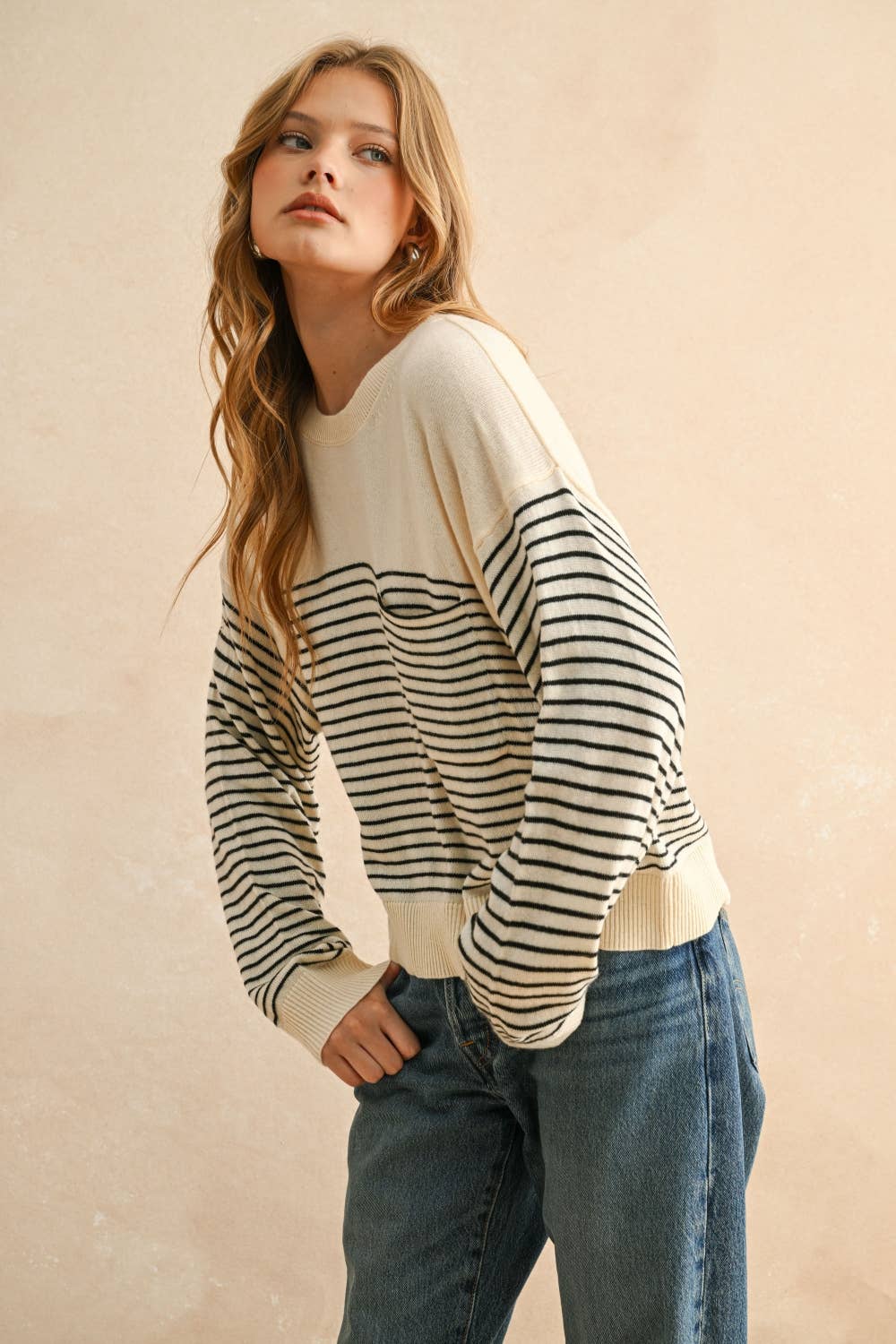 STRIPE PATTERN SWEATER KNITTED TOP: CREAM/BLACK