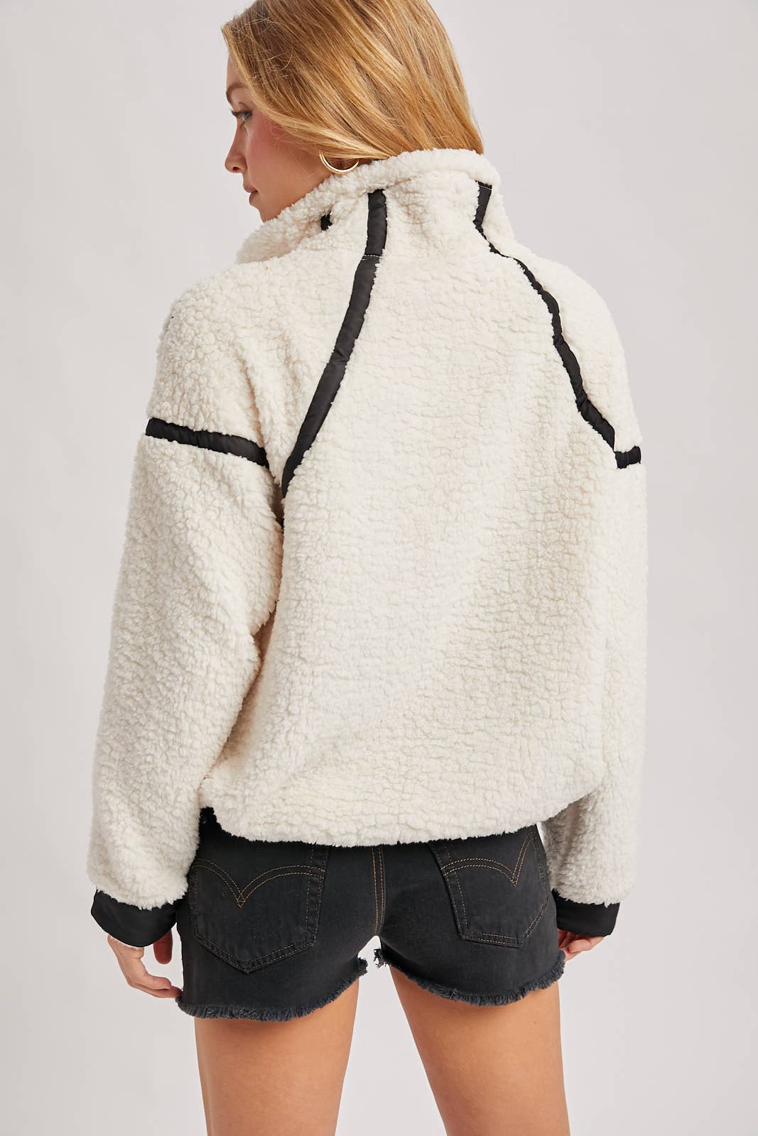 HALF ZIP SHERPA FLEECE TOP WITH POCKETS: IVORY & BLACK