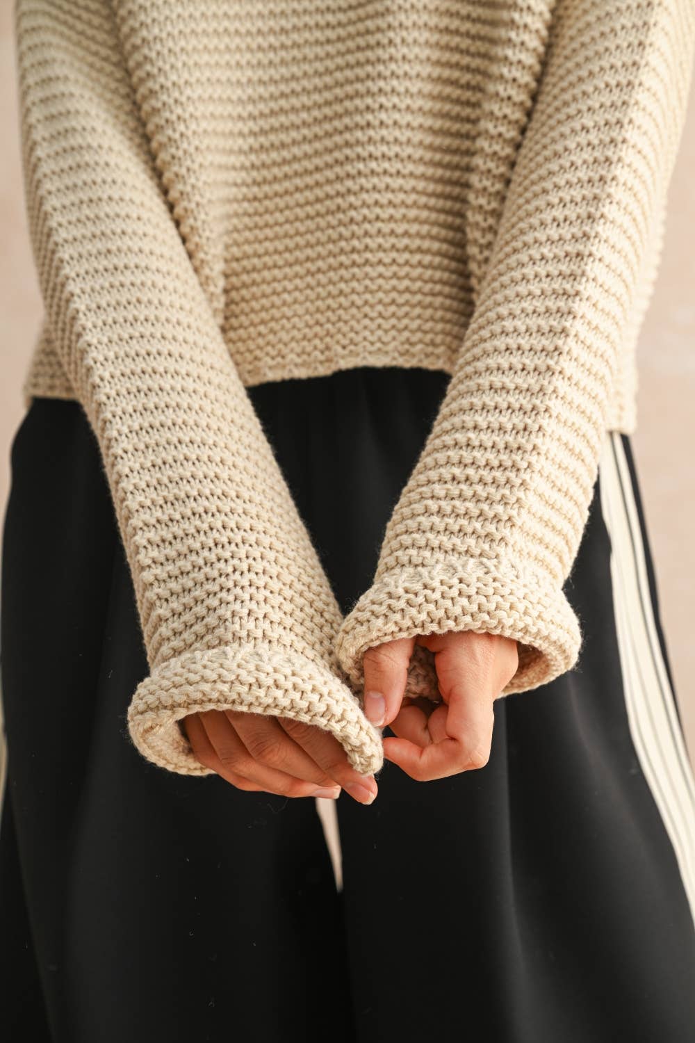 ROUND NECK SWEATER KNITTED TOP: CREAM
