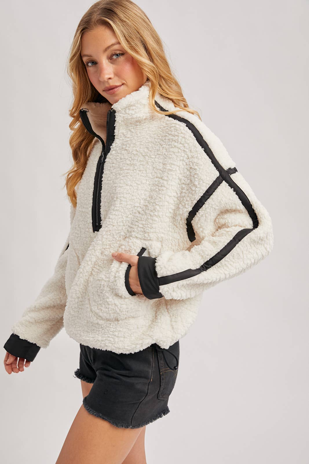 HALF ZIP SHERPA FLEECE TOP WITH POCKETS: IVORY & BLACK